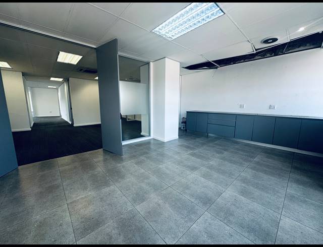 383.20M² OFFICE TO LET IN PAULSHOF